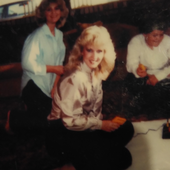 Meet your Posher, Hilda - Picture 2 of 2